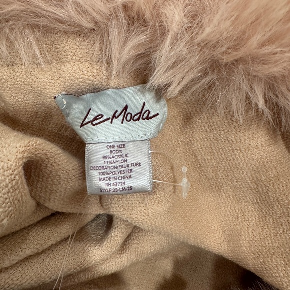 NWT Le Moda Light Pink Faux Fur Trim Poncho / Cape – One Size - Picture 3 of 5